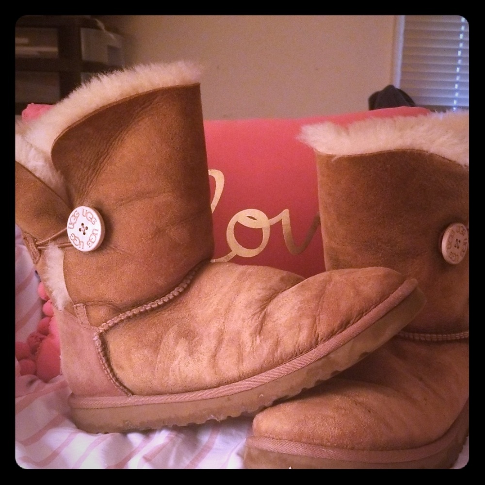 UGG BAILEY BUTTON CHESTNUT